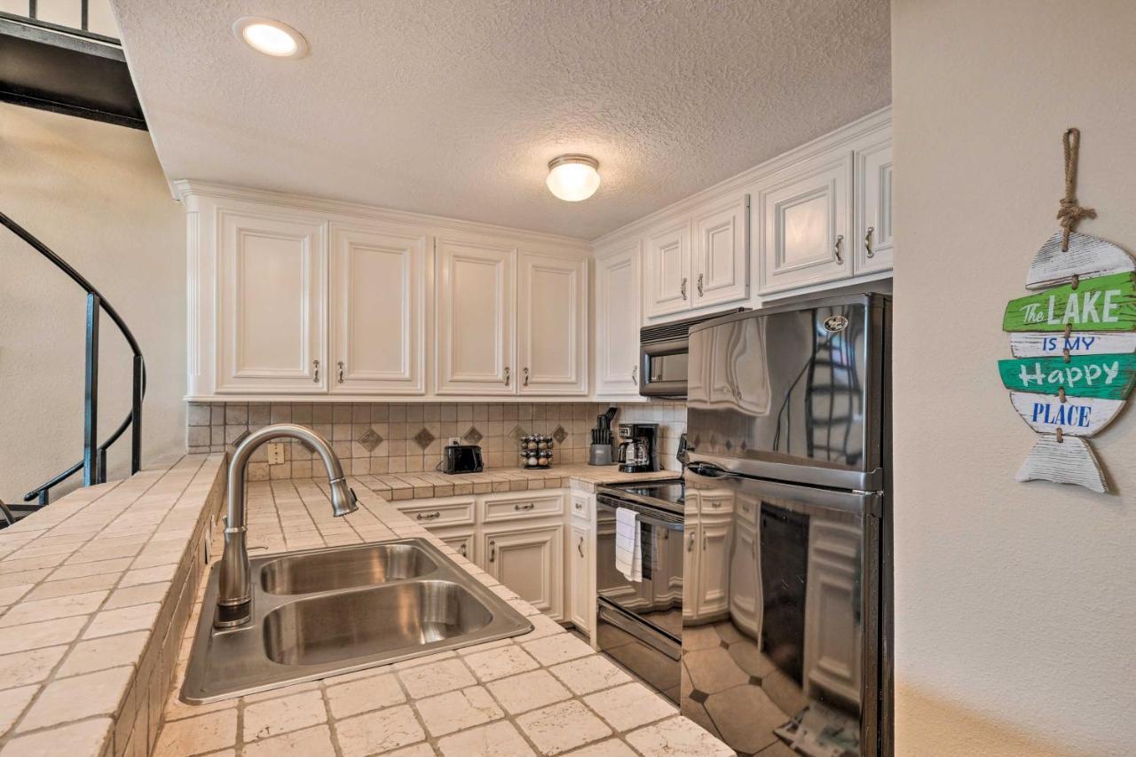 Idyllic Montgomery Condo With Pool And Lake View! المظهر الخارجي الصورة