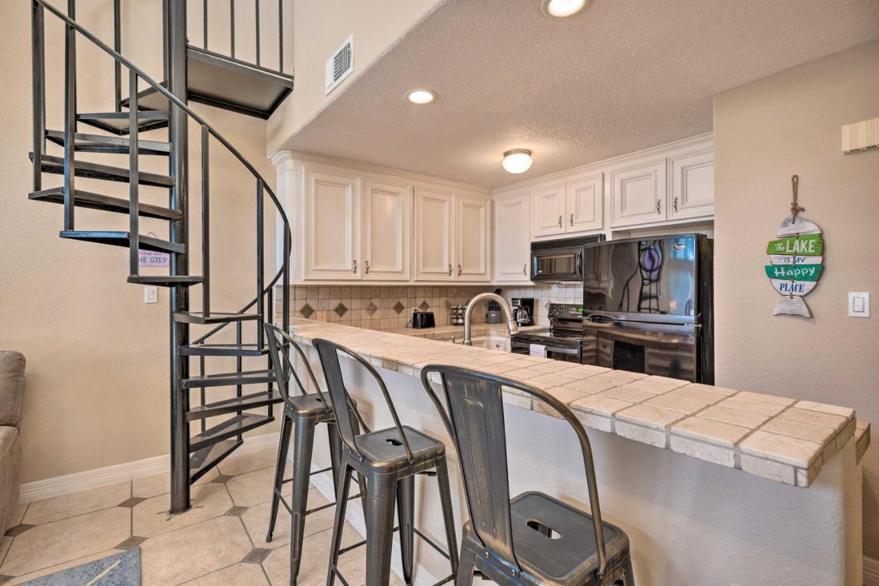 Idyllic Montgomery Condo With Pool And Lake View! المظهر الخارجي الصورة