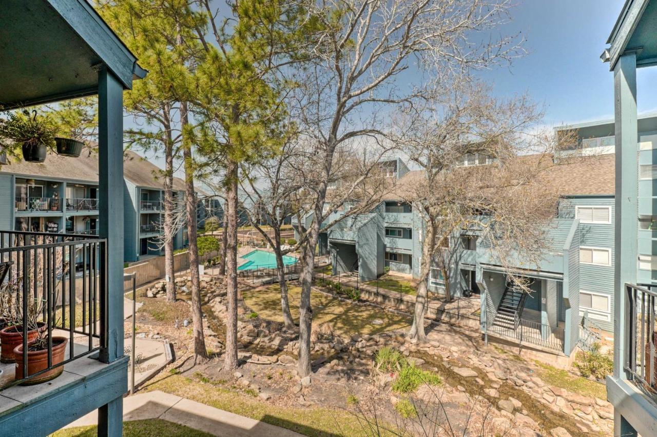Idyllic Montgomery Condo With Pool And Lake View! المظهر الخارجي الصورة