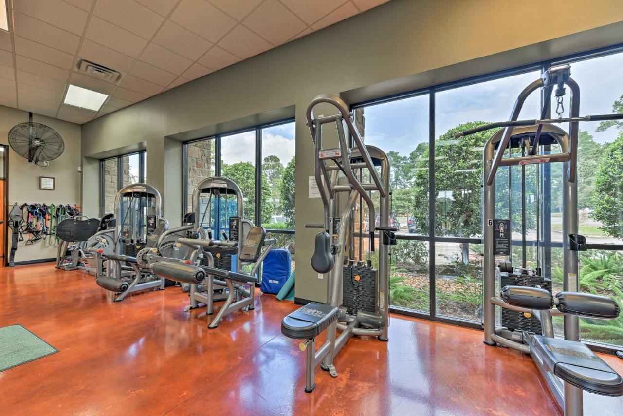 Idyllic Montgomery Condo With Pool And Lake View! المظهر الخارجي الصورة