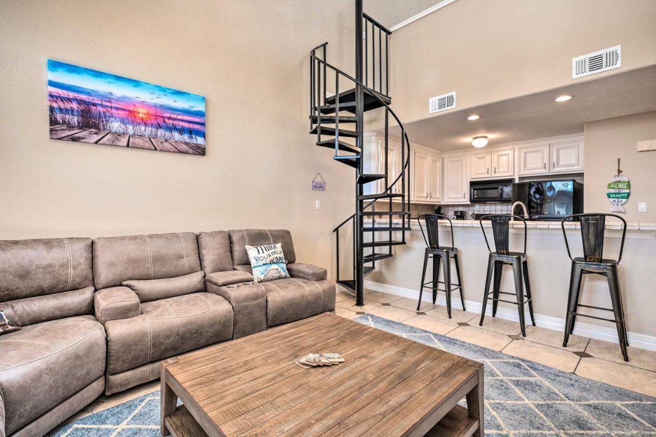 Idyllic Montgomery Condo With Pool And Lake View! المظهر الخارجي الصورة