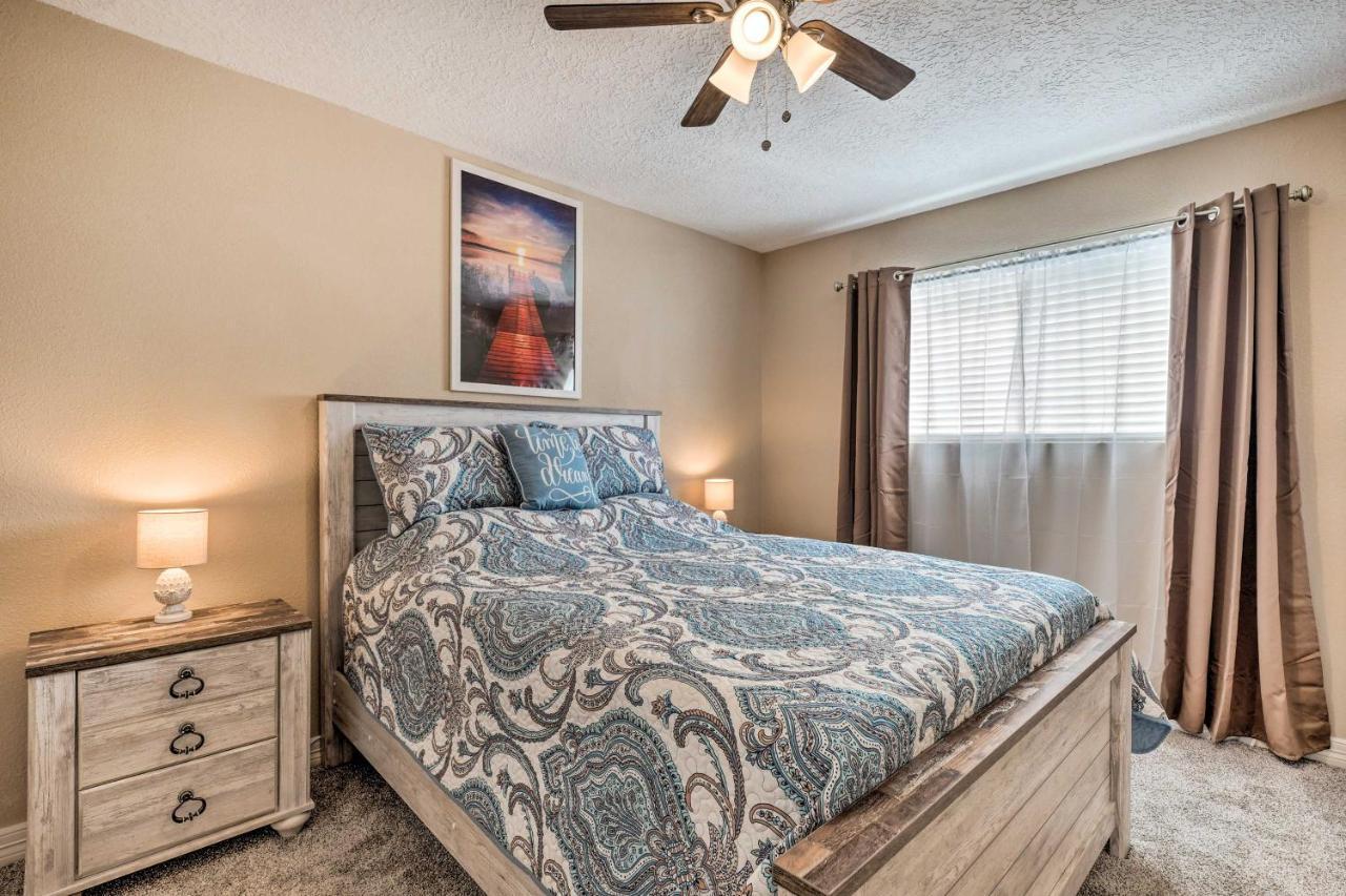 Idyllic Montgomery Condo With Pool And Lake View! المظهر الخارجي الصورة