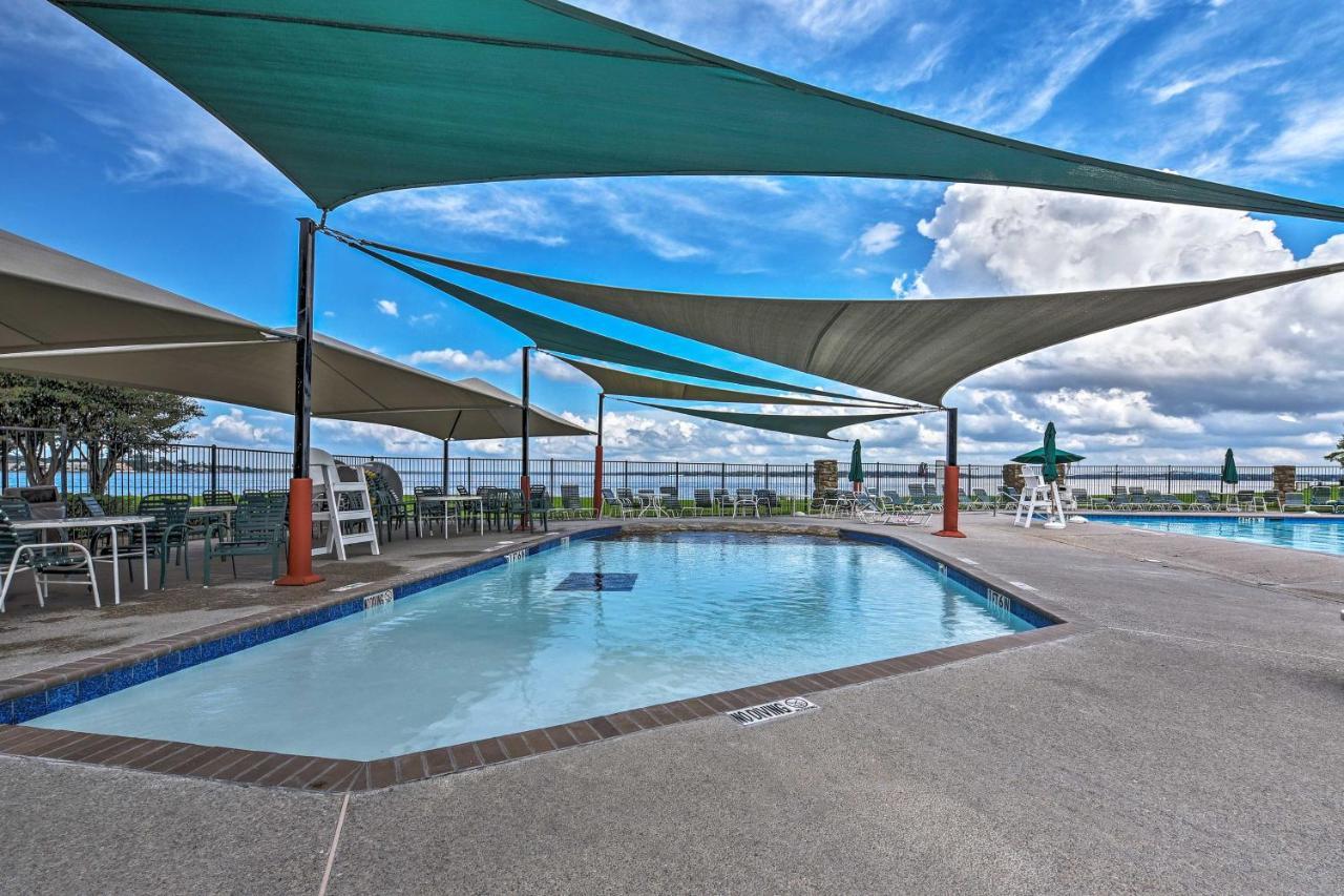 Idyllic Montgomery Condo With Pool And Lake View! المظهر الخارجي الصورة