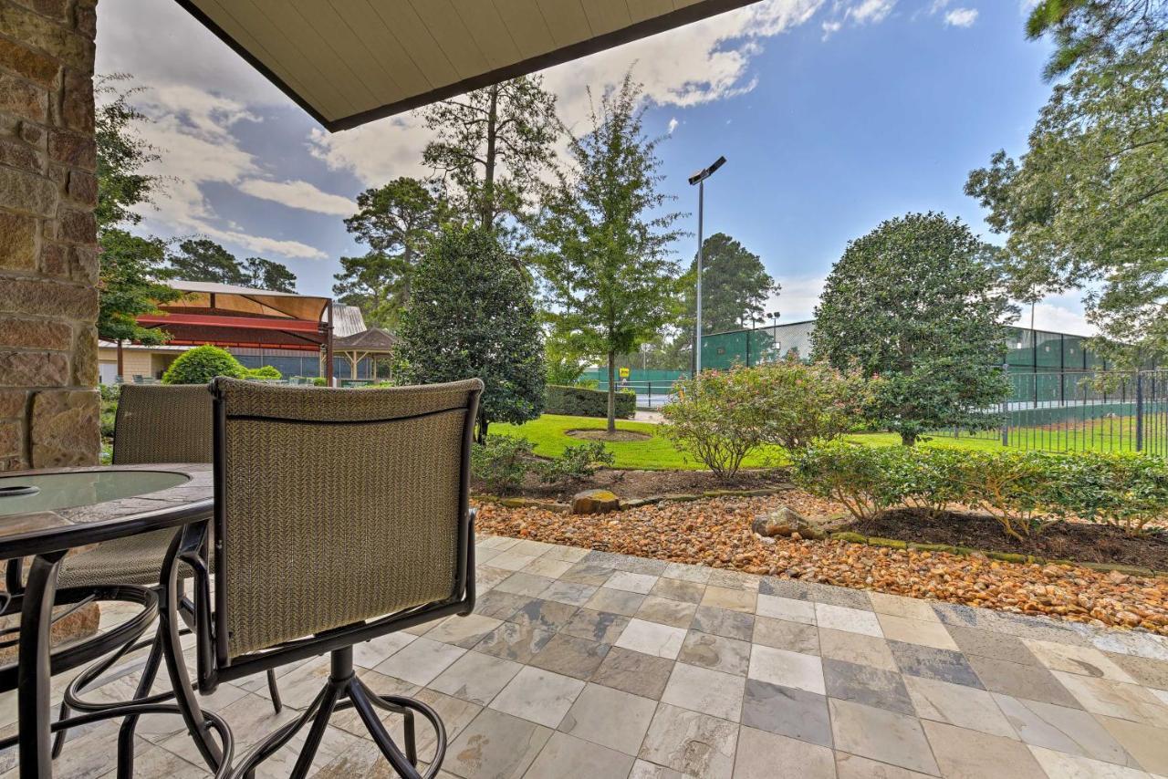 Idyllic Montgomery Condo With Pool And Lake View! المظهر الخارجي الصورة