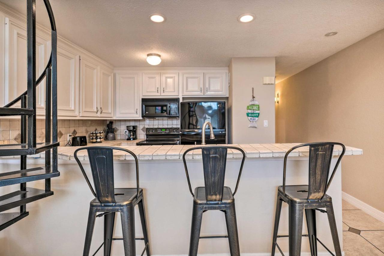 Idyllic Montgomery Condo With Pool And Lake View! المظهر الخارجي الصورة