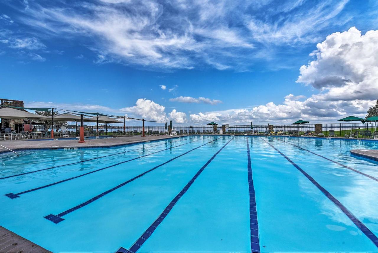 Idyllic Montgomery Condo With Pool And Lake View! المظهر الخارجي الصورة