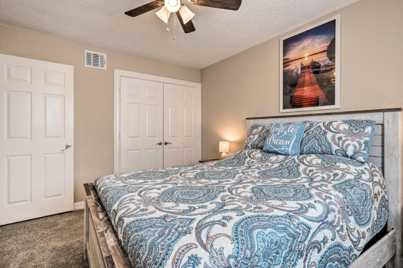 Idyllic Montgomery Condo With Pool And Lake View! المظهر الخارجي الصورة