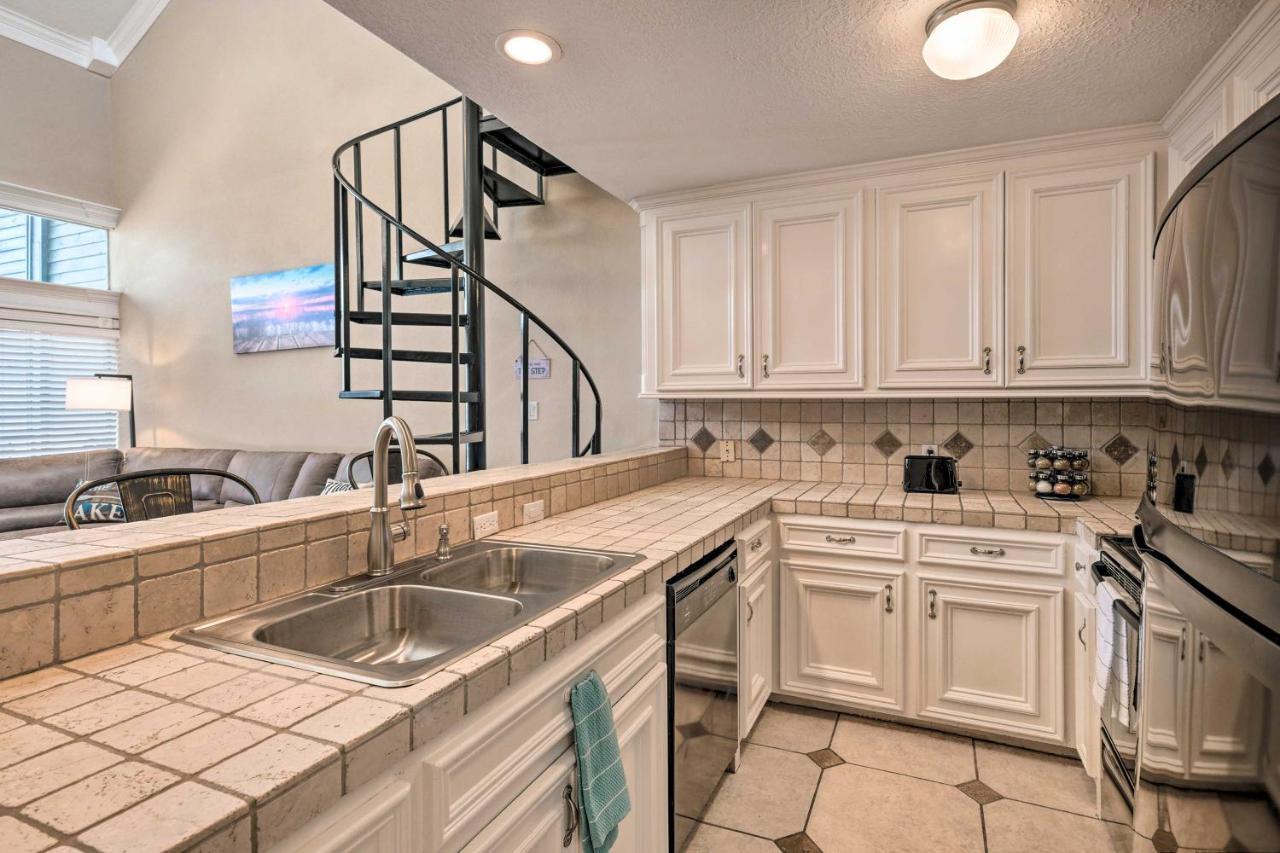 Idyllic Montgomery Condo With Pool And Lake View! المظهر الخارجي الصورة